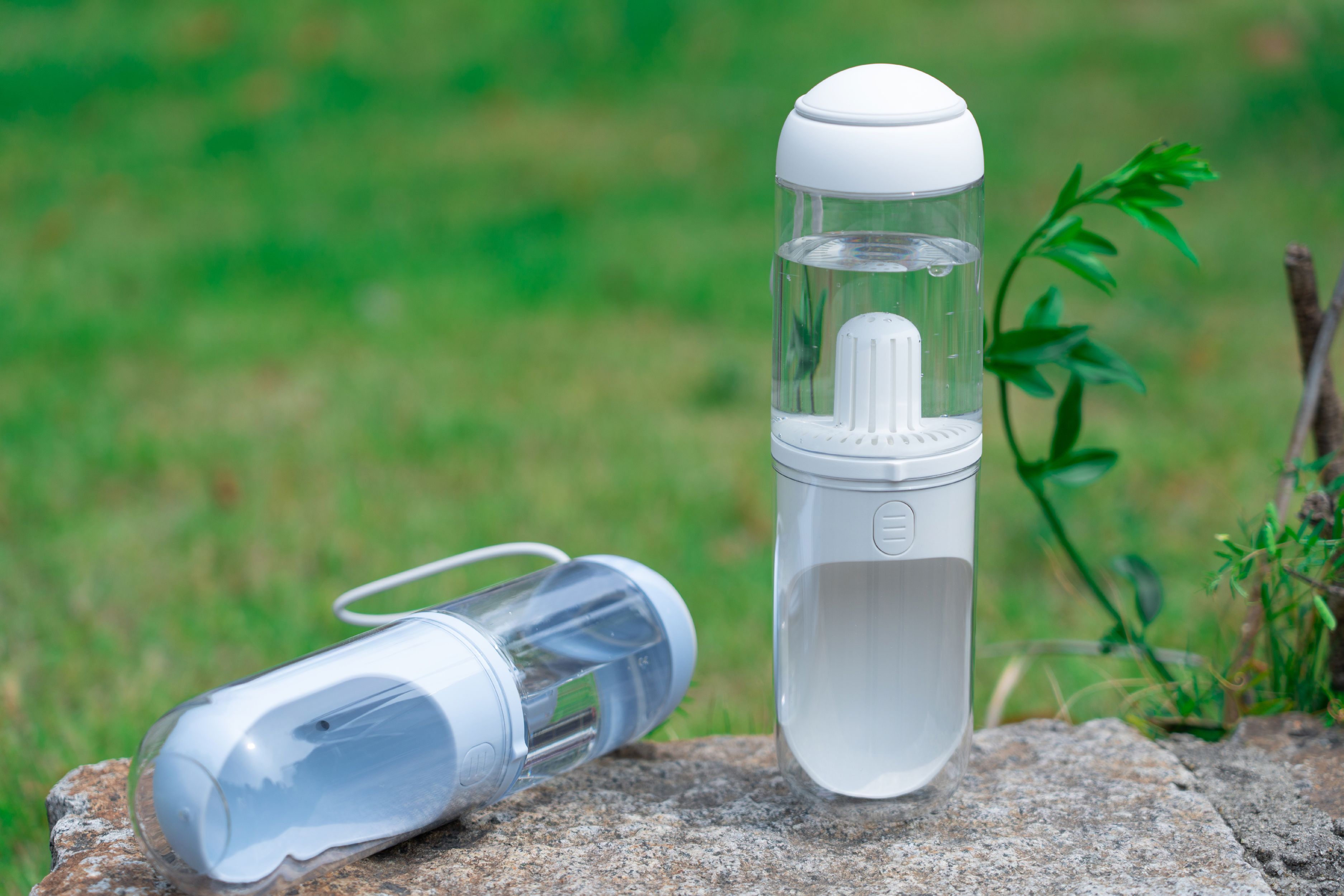 Pet Life ® 'PYURE' Handheld Travel Filtered Water Feeder - P's One-Stop Shop 